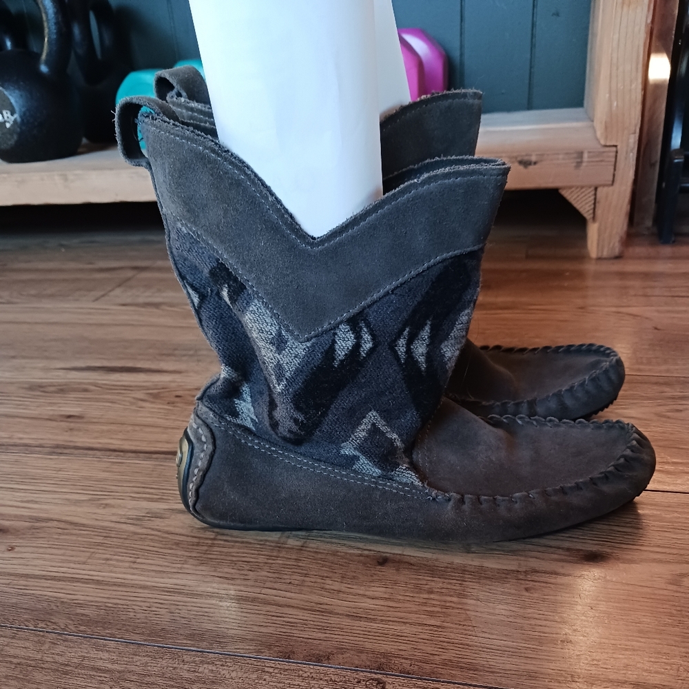 Gray Suede Patterned Boots